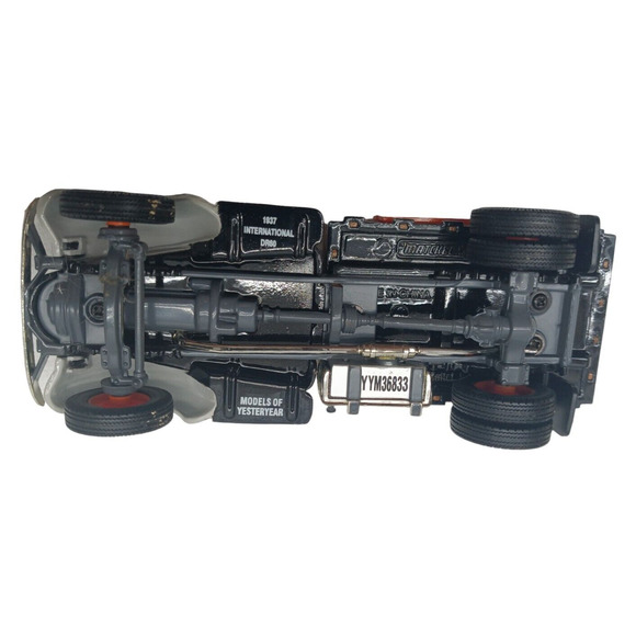 2) Matchbox Harley-Davidson 1937 International & 1941 Chevrolet Pickup + Engines - Picture 13 of 16